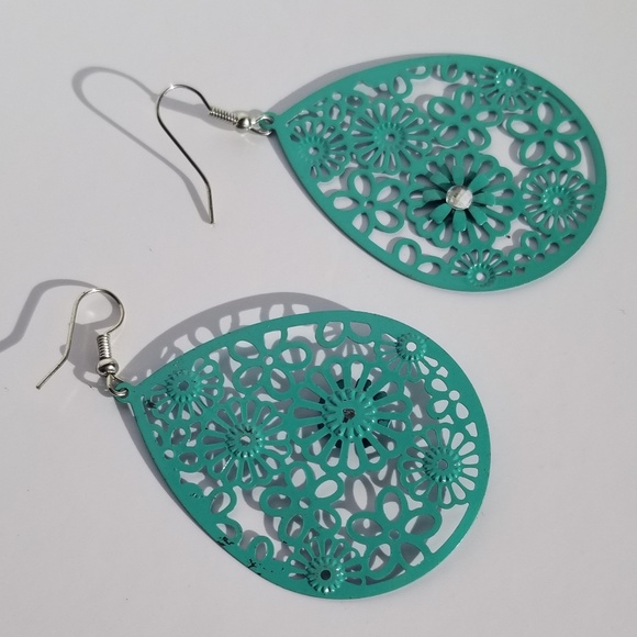 🆕️ 3/$18 Boho Chic Flower Dangle Fashion Earring - Picture 6 of 8